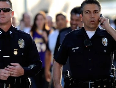 Βίντεο: Άγριο ξύλο - Καθηγητής και μαθητής έκαναν «ρινγκ» την σχολική αίθουσα (βίντεο)